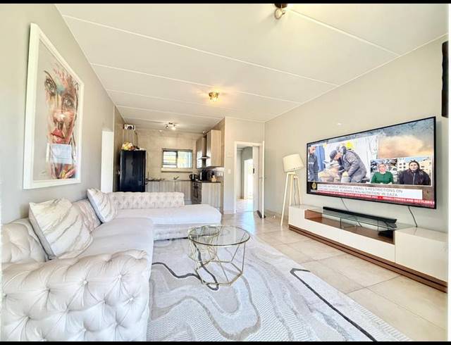 2 BEDROOM APARTMENT FOR SALE IN FOURWAYS